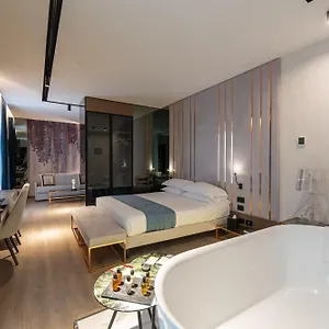 https://agra-suites.hotels-amalfi.com